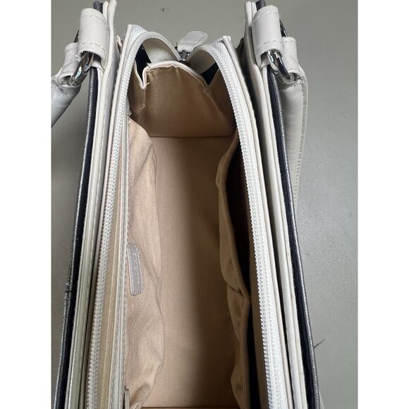 Miche Classic Hayley Purse Insert With 4 Interchangeable Magnetic Covers - Picture 5 of 16